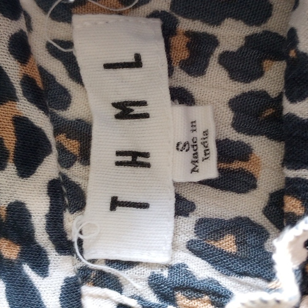 THML High Neck Ruffled Cap Sleeve Top S Leopard Crinkled Gauze 50off3 - Picture 3 of 7